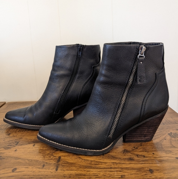 Capricorn Black Zodiac Women's Leather Boots main image 0